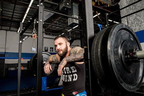 About MMA fighter physiques... (and weight training) : r/MMA